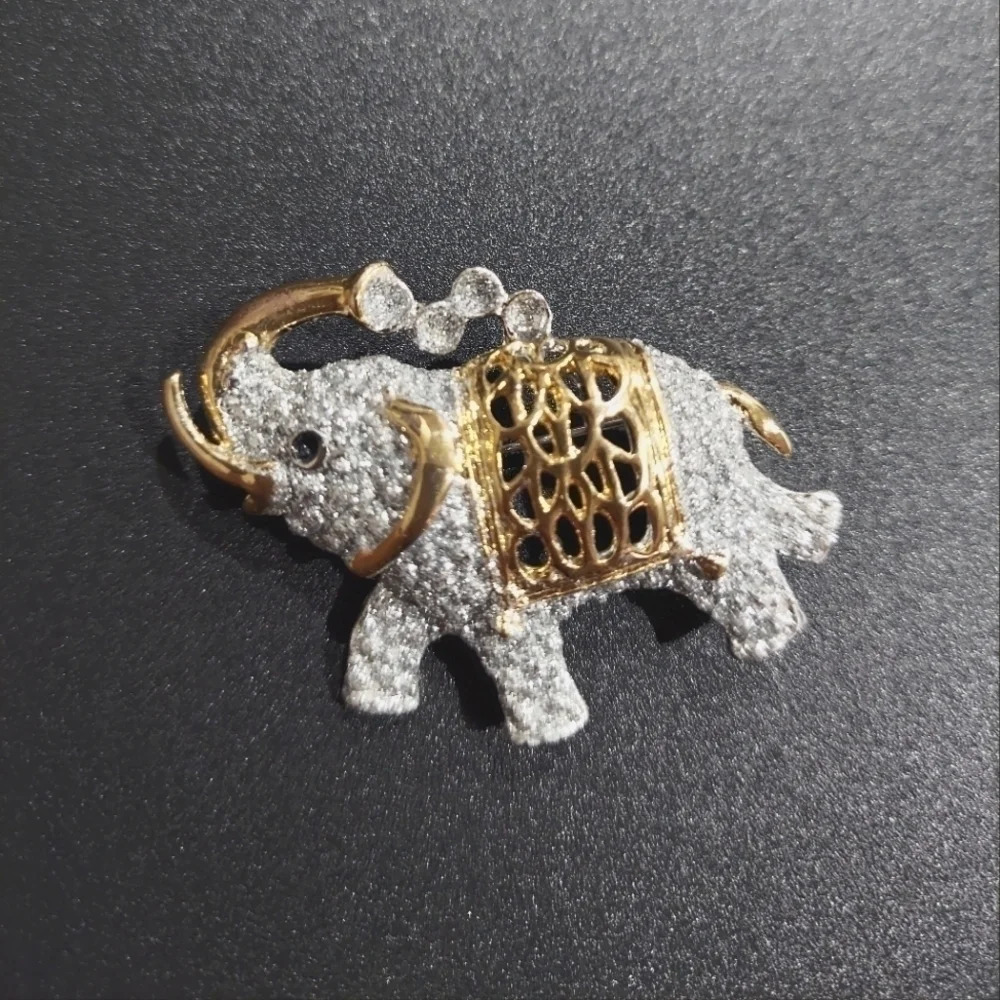 🐘 Cutest Goldtone and Silverton Rhinestone Elephant Brooch 🐘